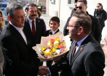 Özgür Özel: İktidarımızda esnafın da emeklinin de yüzü gülecek
