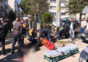 El freni çekilmeyen otomobil, dede ve torunlarını ezdi: 1 ölü, 2 ağır yaralı