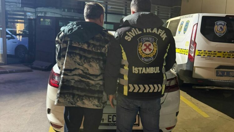 Maltepe’de trafikte bıçaklı 'Özür dileyeceksin' tartışması: 3 kişiye 542 bin lira para cezası