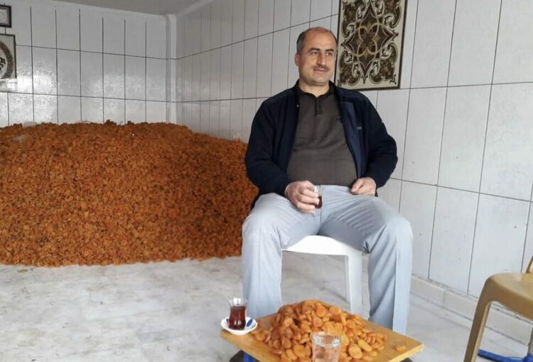 Tartıştığı oğlu tarafından bıçaklanarak öldürüldü