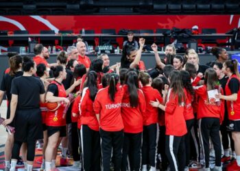A Milli Kadın Basketbol Takımı'na '8 Mart Dünya Kadınlar Günü' sürprizi