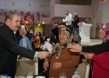 Destici: Arife günü yarım gün olan tatil, kadınlarımız için tam gün olsun