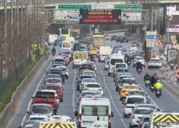 İstanbul'da haftanın ilk iş gününde trafik yoğunluğu