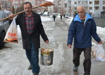 10 yıldır 'Allah'ın misafiri' dedikleri kuşları yemliyorlar