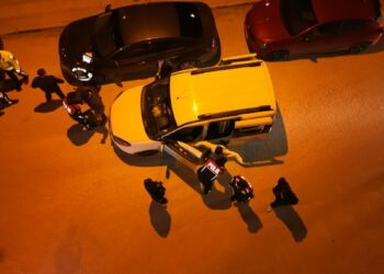 Bursa’daki trafik denetimi dronla görüntülendi; araçlar didik didik arandı
