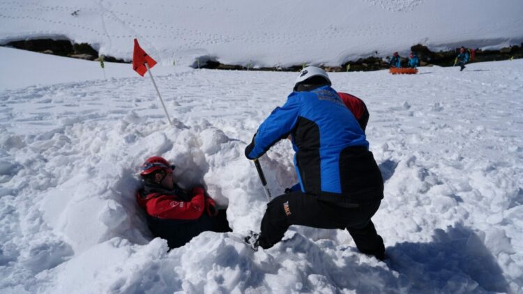 AFAD, Uludağ'da 150 personel ile  'Çığ Arama Kurtarma' tatbikatı yaptı