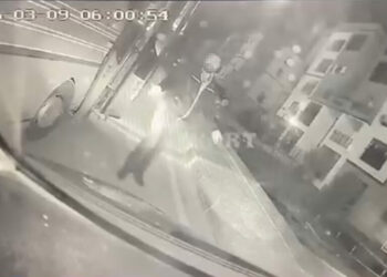 Yol verme tartışmasında şoförler kaza yaptı