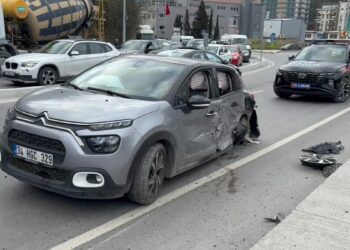 Sarıyer'de 4 aracın karıştığı zincirleme kazada 4 kişi yaralandı