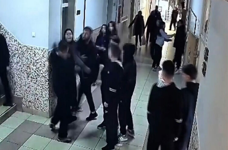 Milli halterciden, kız kardeşine akran zorbalığı yapan öğrenciye okulda şiddet