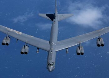 ABD'ye ait 'B-52' bombardıman uçakları İngiltere'deki RAF Fairford Üssü'ne ulaştı