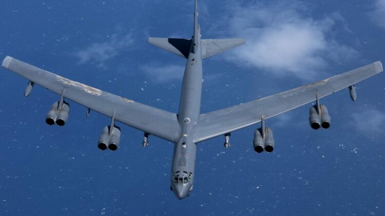ABD'ye ait 'B-52' bombardıman uçakları İngiltere'deki RAF Fairford Üssü'ne ulaştı