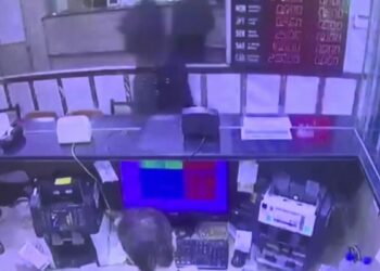 Fatih’te döviz bürosuna silahlı saldırı kamerada: Maskeli şüpheli Sancaktepe’de yakalandı