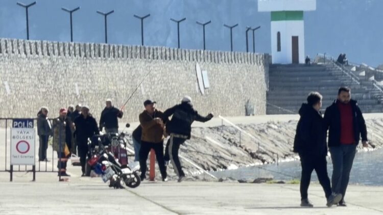 Limanda balıkçıların kavgası kamerada