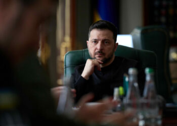 Zelenskiy: Orta Doğu'daki gelişmeler nedeniyle üçlü müzakereler ertelendi