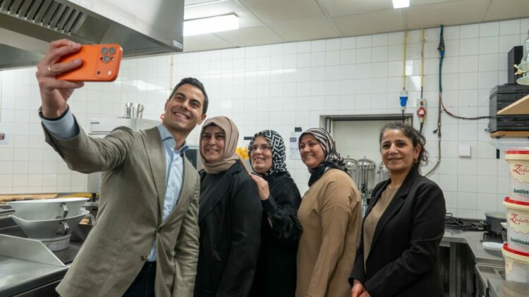 Hollanda Başbakanı Jetten, iftara katıldı