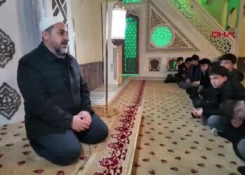 Rizeli öğrenciler cemaati az olan camileri dolduruyor