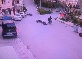 Motosikletler çarpıştı; 3 yaralı