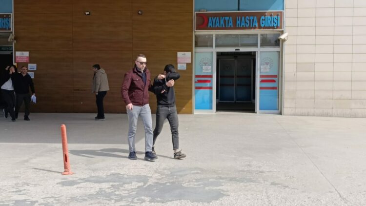 Cezaevi firarisi dolandırıcı saklandığı evde yakalandı
