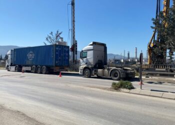 İki TIR’ın arasında sıkışıp öldü