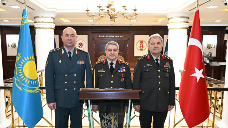 Orgeneral Bayraktaroğlu, Kazakistan Kara Kuvvetleri Komutanını kabul etti