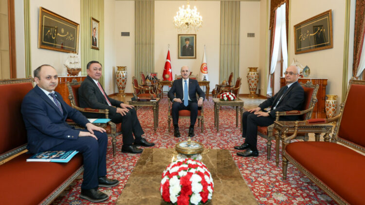 Kurtulmuş, TDT Genel Sekreteri Omuraliev’i kabul etti