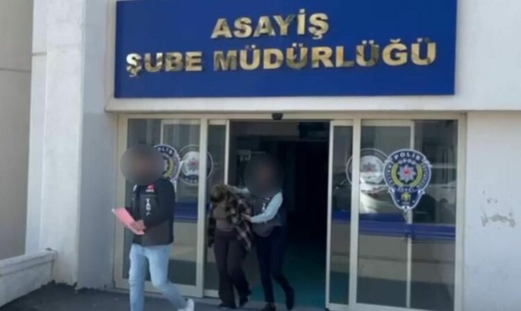 Kendisini farklı unvanlarla tanıtarak çok sayıda kişiyi dolandıran kadın, yakalandı