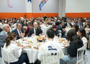 Bakan Tekin, öğrenci ve öğretmenlerle iftarda bir araya geldi