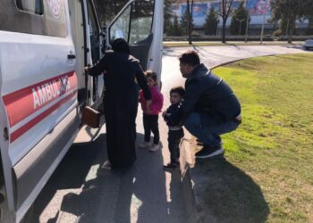 Bursa'da motosiklet devrildi: Aynı aileden 4 yaralı