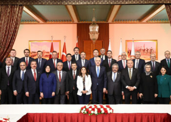 Kurtulmuş, ‘Terörsüz Türkiye’ komisyonu üyeleriyle iftarda bir araya geldi