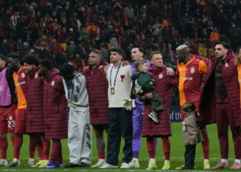 İngiliz basınından Galatasaray'a övgü, Liverpool'a eleştiri