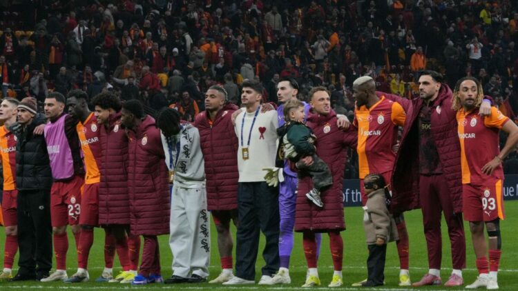 İngiliz basınından Galatasaray'a övgü, Liverpool'a eleştiri
