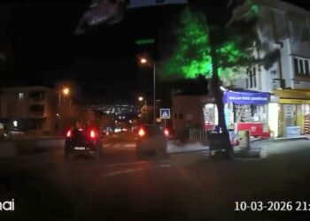 Ehliyetsiz sürücü polisin 'Dur' ihtarına uymadı; kaçarken kaza yaptı