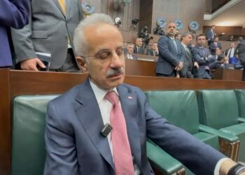 Bakan Uraloğlu: Hava trafiğinde ciddi risk var