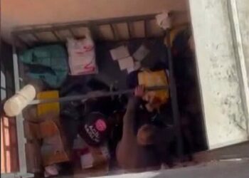 Güngören'de yük taşıma sepeti 1'inci kattan düştü; işçi yaralandı