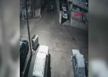 Kadın kılığında hırsızlık yapan şüpheliler, 600 saatlik kamera incelemesiyle yakalandı
