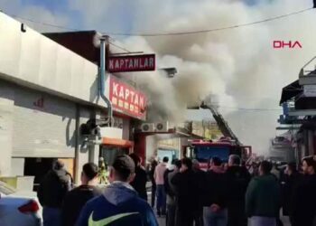 Zeytinburnu Demirciler Sitesi'nde yangın - 1