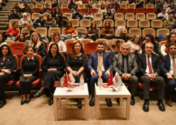 Uzmanlar uyardı: 'Siber zorbalık çocukların odasına kadar girdi'