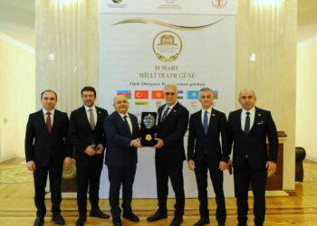 Devlet Tiyatroları Genel Müdürü Karadağlı, Azerbaycan'da ‘Sanatkar Madalyonu’ ödülünü aldı