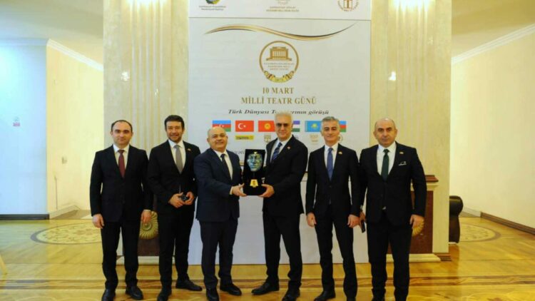 Devlet Tiyatroları Genel Müdürü Karadağlı, Azerbaycan'da ‘Sanatkar Madalyonu’ ödülünü aldı