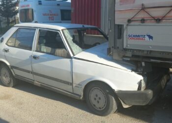 Otomobil park halindeki TIR’a çarptı: 1 yaralı