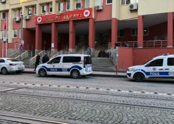 Duruşmada cinsel istismarla suçladığı kişiyi, adliye önünde öldürdü