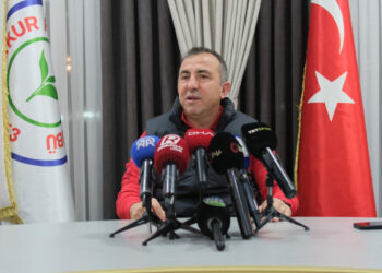 Çaykur Rizespor Teknik Direktörü Recep Uçar: Tribünde bulunan insanlara da çok büyük sorumluluk düşüyor