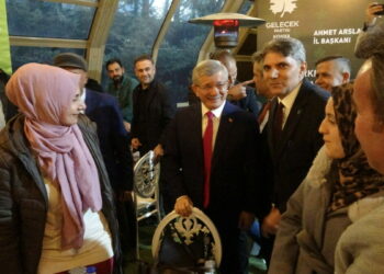 Davutoğlu: Netanyahu-Trump ikilisi karşısında dimdik ayaktayız deme günüdür