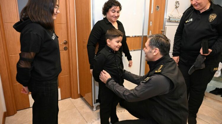 Emniyet Müdürü Aydın’dan, şehit polis memurunun oğluna doğum günü kutlaması