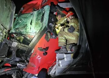 Bursa'da 2 TIR çarpıştı: 1 ölü