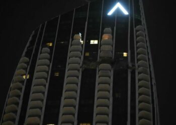 Dubai'de binaya İHA isabet etti