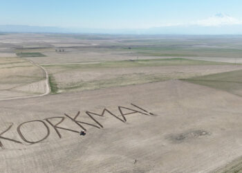 Aksaraylı çiftçi, tarlasına İstiklal Marşı'nın ilk kelimesi, 'Korkma' yazdı