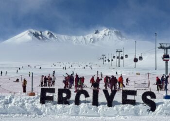 Kar yağışı ile sezonun uzadığı Erciyes'te bayram rezervasyonları yüzde 70'e ulaştı