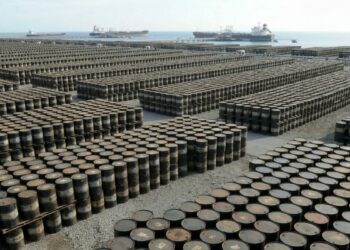 Uluslararası Enerji Ajansı 400 milyon varil petrolü piyasaya sürme kararı aldı