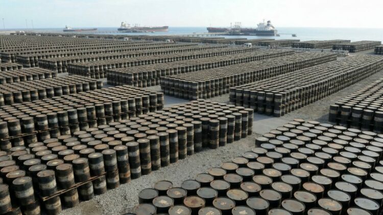 Uluslararası Enerji Ajansı 400 milyon varil petrolü piyasaya sürme kararı aldı